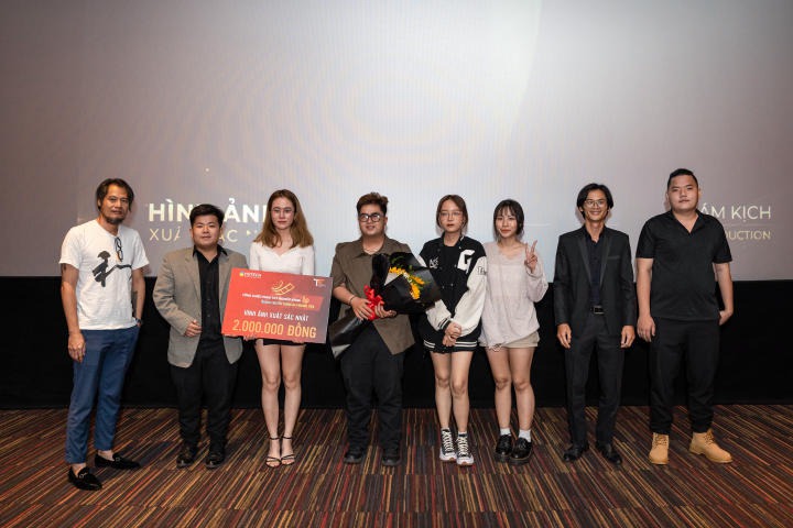 Graduation Projects of 13WIN13 Multimedia Communication students appeared on the large screen 63