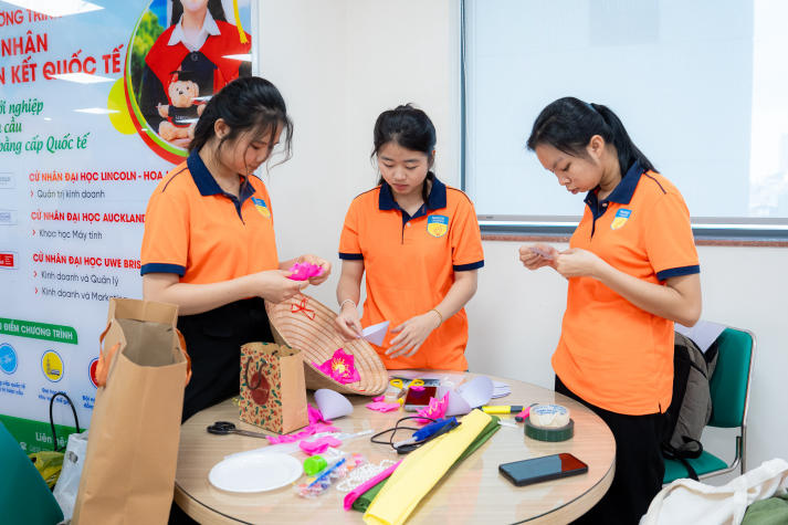Lan tỏa tinh thần “Sắc Việt” trong Ngày hội trang trí nón lá của Tải app 13Win Khoa Tài chính - Thương mại 55