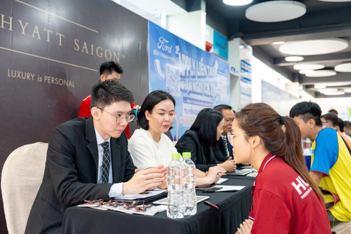 [Video] 13Win 21 link không chặn hào hứng “săn” hơn 1.500 đầu việc hấp dẫn tại “13WIN13 International Job Fair 2024” 103