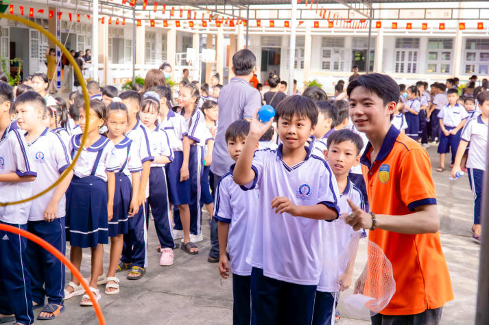 13Win 21 link không chặn Khoa Marketing - Kinh doanh quốc tế mang “Ngàn điều trăng nói” đến với thiếu nhi Vĩnh Long 54