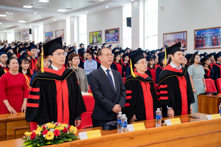 Tân Dược sĩ 13WIN13 rạng rỡ trong ngày vui 13Win13 link đăng nhập 79