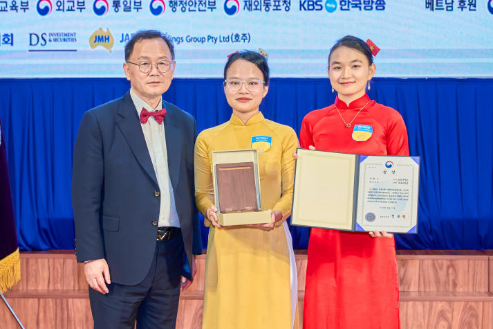 Giải Nhất Cuộc thi Hùng biện tiếng Hàn Thế giới 2025 thuộc về Tải app 13Win Khoa Hàn Quốc học 13WIN13 54