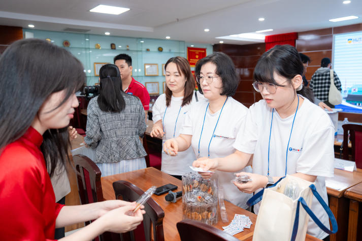 13WIN13 and Incheon students engage in Vietnam-Korea cultural exchange 14