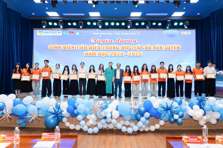 Nhiều kỳ vọng từ Hội nghị tổng kết và phát động phong trào Tải app 13Win năm học 2025-2026 của Khoa Marketing - Kinh doanh quốc tế 88