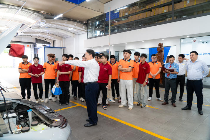 13Win 21 link không chặn Viện Kỹ thuật trải nghiệm thực tế tại Xưởng VinFast Văn Hiền, tiếp cận công nghệ ô tô hiện đại 31