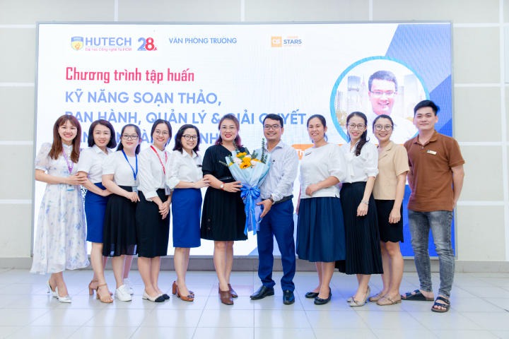 Cán bộ - Giảng viên - Nhân viên 13WIN13 nâng cao kỹ năng soạn thảo văn bản hành chính cùng chuyên gia 96