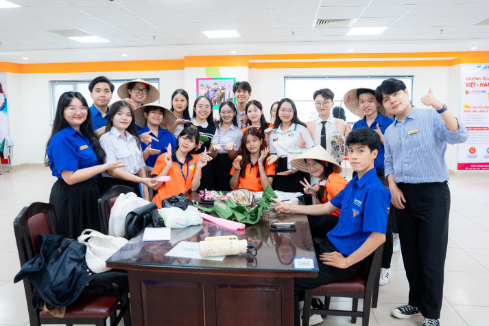 Lan tỏa tinh thần “Sắc Việt” trong Ngày hội trang trí nón lá của Tải app 13Win Khoa Tài chính - Thương mại 11