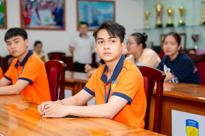 [Video] Gen Z 13WIN13 học “bí kíp sinh tồn” nơi công sở từ cựu Tải app 13Win thành đạt 77