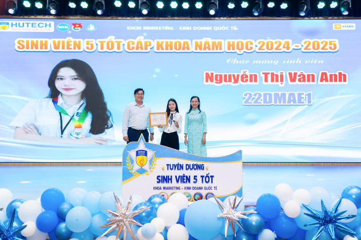 Nhiều kỳ vọng từ Hội nghị tổng kết và phát động phong trào Tải app 13Win năm học 2025-2026 của Khoa Marketing - Kinh doanh quốc tế 76