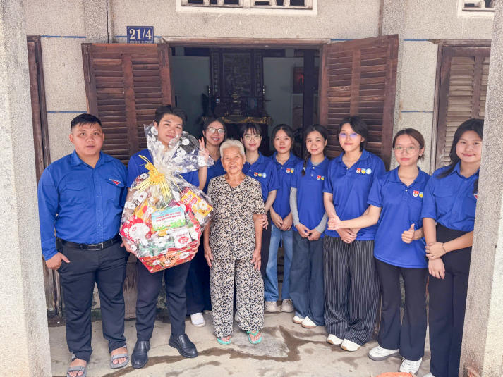 Chiến sĩ Mùa hè xanh 13WIN13 vun đắp lòng biết ơn, gìn giữ truyền thống dân tộc hướng về Ngày Thương binh - Liệt sĩ 67