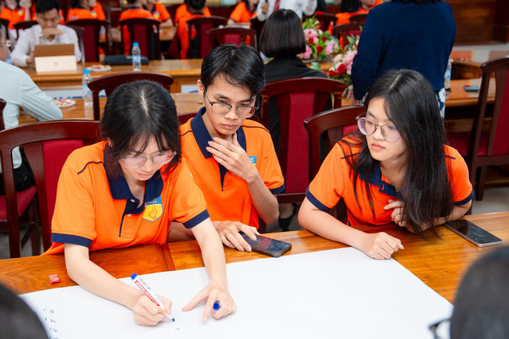 Bước đệm nghiên cứu: Tân Tải app 13Win Tài chính - Thương mại tiếp cận phương pháp luận khoa học 32