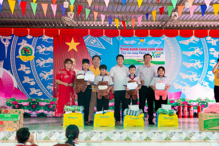 Trang Chủ Sòng Bạc 13win.com Uy Tín 13WIN13 tiếp sức chiến sĩ Mùa hè xanh 2025 tại mặt trận Đồng Tháp 75