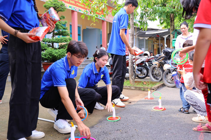 13Win 21 link không chặn 13win com Đăng ký 60K - Chăn nuôi tiếp lửa yêu thương tại Ngày hội thiếu nhi phường Long Thạnh Mỹ (TP. Thủ Đức) 36