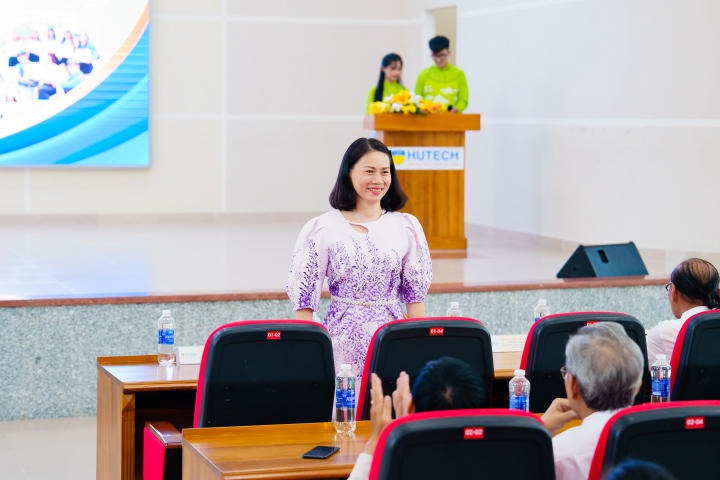 Sòng Bài Trực Tuyến 13win.Com tuyên dương hơn 600 Tải app 13Win tiêu biểu HKI năm học 2022 - 2023 43