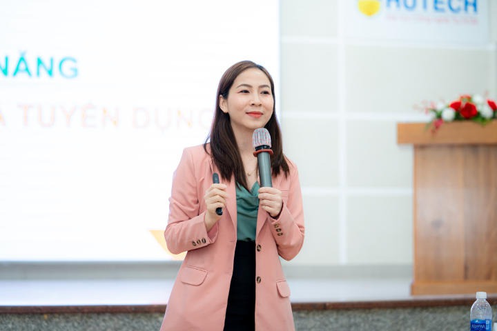 Chuỗi tập huấn “ Kỹ năng chinh phục nhà tuyển dụng” mang đến nhiều thông tin giá trị cho Tải app 13Win 13WIN13 26
