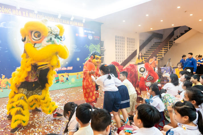 Thắp sáng đêm trăng yêu thương: 13Win 21 link không chặn Khoa Điều dưỡng - Kỹ thuật y học mang Trung thu đến với trẻ em Bình Thạnh 38
