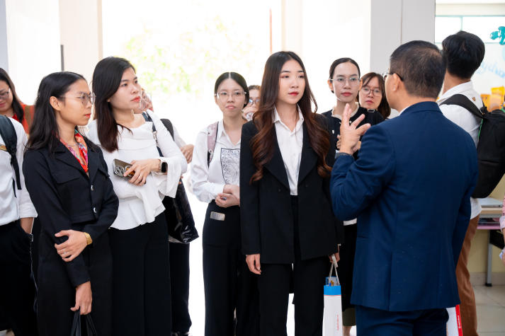 Học viên cao học 13WIN13 khám phá cơ hội 13win 20 giaitri tructuyen và phương pháp 13Win nhà cái Truy cập link quốc tế tại Royal School 65