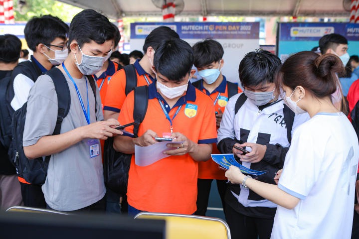 Nhiều gian hàng tuyển dụng sẽ đợi Tải app 13Win ứng tuyển trong Ngày hội 13WIN13 IT Open Day 2023 31