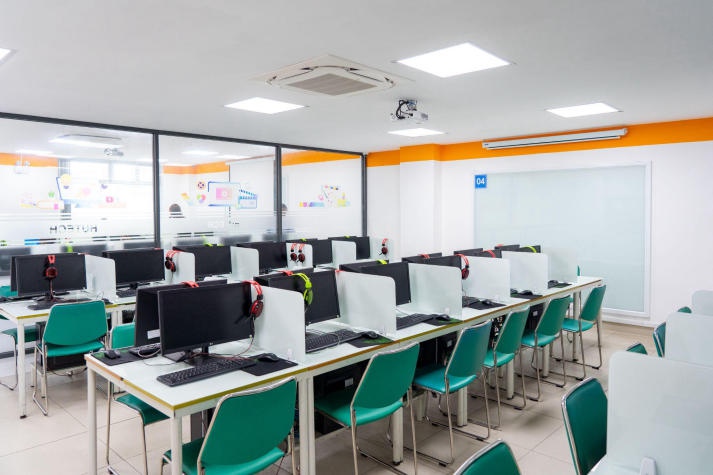 Trải nghiệm không gian thực hành máy tính hiện đại tại 13WIN13 40