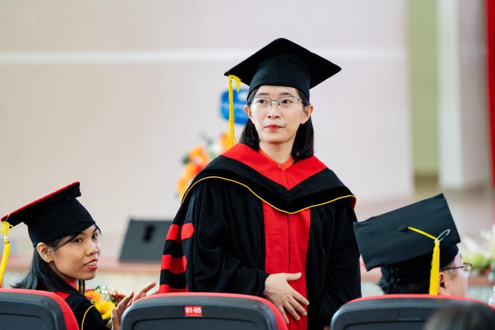 Tân Dược sĩ 13WIN13 rạng rỡ trong ngày vui 13Win13 link đăng nhập 77