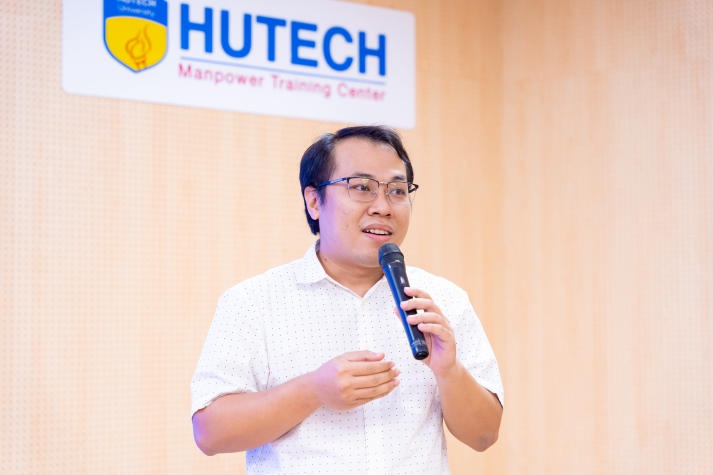 AI prompt engineering techniques with students of 13WIN13 Faculty of Information Technology 72