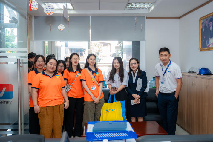 Bước vào “hậu trường” ngân hàng: 13Win 21 link không chặn Khoa Tài chính - Thương mại học nghề tại VRB 11