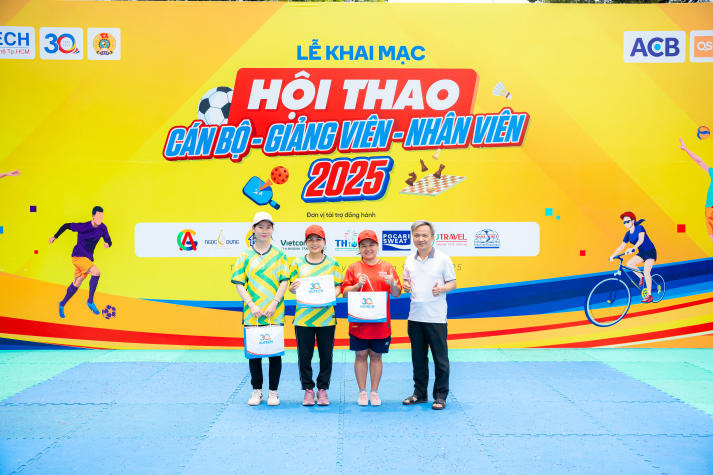 [Video] Sôi động, gắn kết và bùng nổ tại Hội thao Cán bộ - Giảng viên - Nhân viên 13WIN13 2025 656