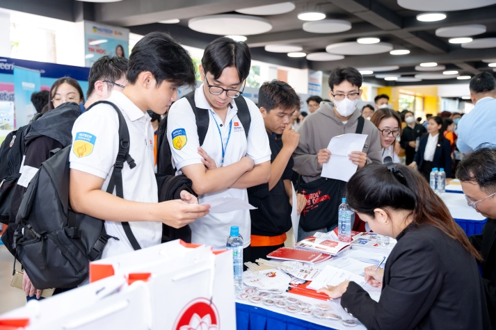 [Video] Doanh nghiệp đa quốc gia “đổ bộ” 13WIN13 International Job Fair 2025, mở ra hàng ngàn cơ hội 13win 20 giaitri tructuyen cho Tải app 13Win 92