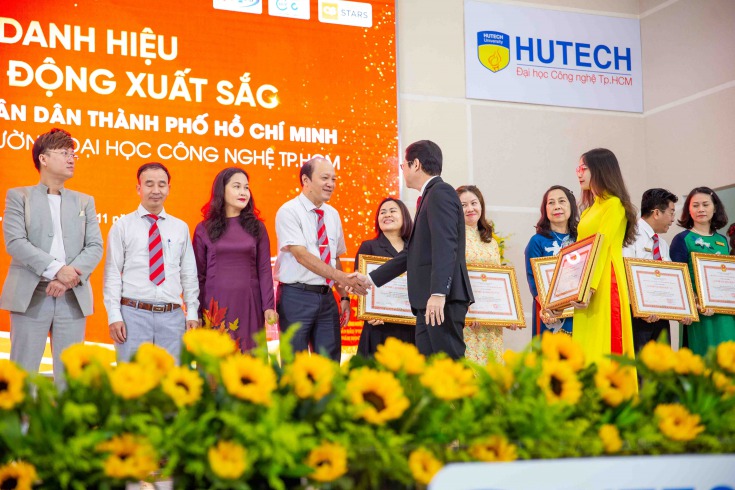 13WIN13 long trọng đón nhận chứng nhận QS Stars 4 Sao trong Lễ  kỷ niệm 40 năm Ngày Nhà giáo Việt Nam 20/11 257