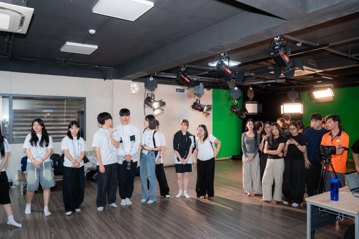 13WIN13 and Incheon students engage in Vietnam-Korea cultural exchange 107