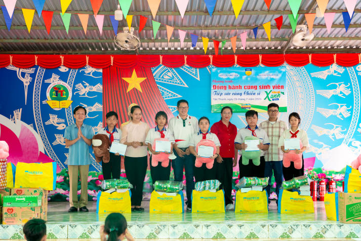 Trang Chủ Sòng Bạc 13win.com Uy Tín 13WIN13 tiếp sức chiến sĩ Mùa hè xanh 2025 tại mặt trận Đồng Tháp 73
