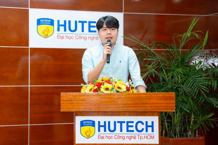 Lễ tổng kết Câu lạc bộ Kinh doanh & Thương mại điện tử: Tri ân để tiếp nối, kế thừa để bứt phá 32
