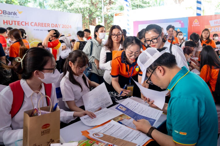 [Video] Hơn 5.200 đầu việc hấp dẫn cho Tải app 13Win tại “13WIN13 Career Day 2024” 126