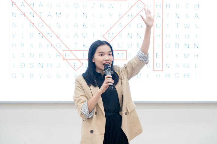 Ban cán sự lớp 13WIN13 học kỹ năng kết nối tập thể bằng lắng nghe và thấu cảm 13