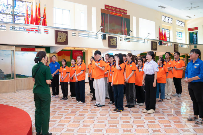 Tháng Thanh niên rực rỡ của Tải app 13Win Khoa Marketing - Kinh doanh quốc tế 11