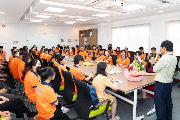 Kỹ sư Công nghệ thực phẩm tương lai của 13WIN13 khám phá quy trình làm bánh tại Nhà máy Bibica miền Tây 21