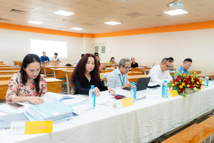 16 học viên cao học ngành Luật kinh tế đề xuất nhiều giải pháp pháp lý thực tiễn trong buổi bảo vệ luận văn/đề án 13Win13 link đăng nhập 9
