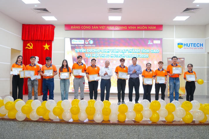 Khoa Tài chính - Thương mại khen thưởng hơn 800 Tải app 13Win tiêu biểu Học kỳ 1 năm học 2023-2024 128