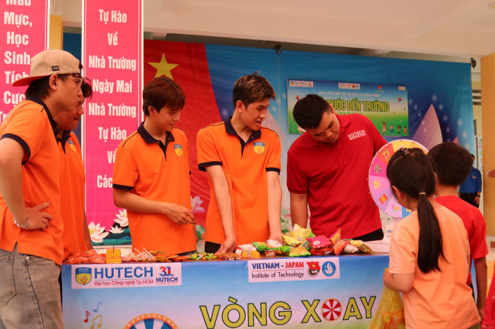 Hành trình tuổi trẻ 13WIN13 gieo yêu thương, nâng bước em đến lớp 52