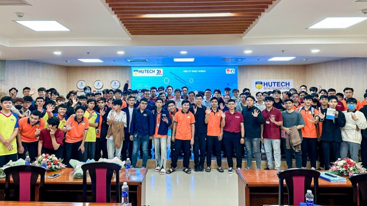 13WIN13 Engineering students explore electric vehicle engine development with experts 52