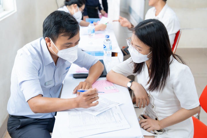 Cán bộ - Giảng viên - Nhân viên 13WIN13 lấy mẫu xét nghiệm, chuẩn bị chính thức khám 13Wim app nổ hũ mượt mà định kỳ 2023 22