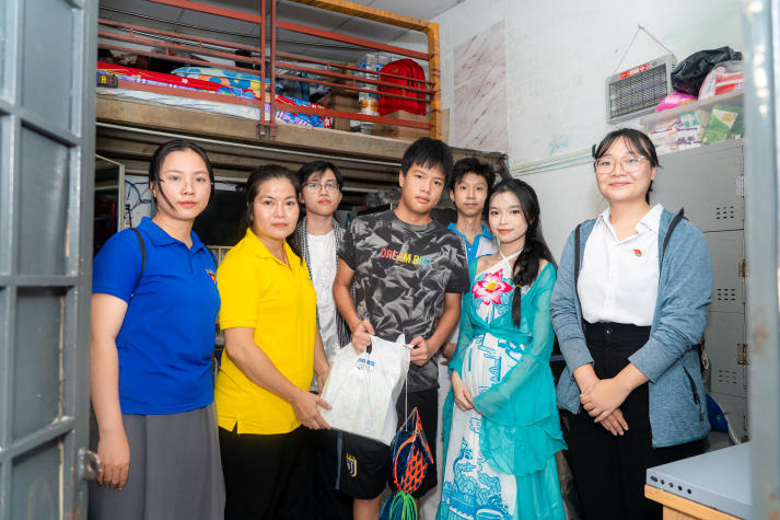 “Trung thu yêu thương 2025”: 13Win 21 link không chặn 13WIN13 kết nối trái tim, sẻ chia niềm vui cùng trẻ em Bình Thạnh 104