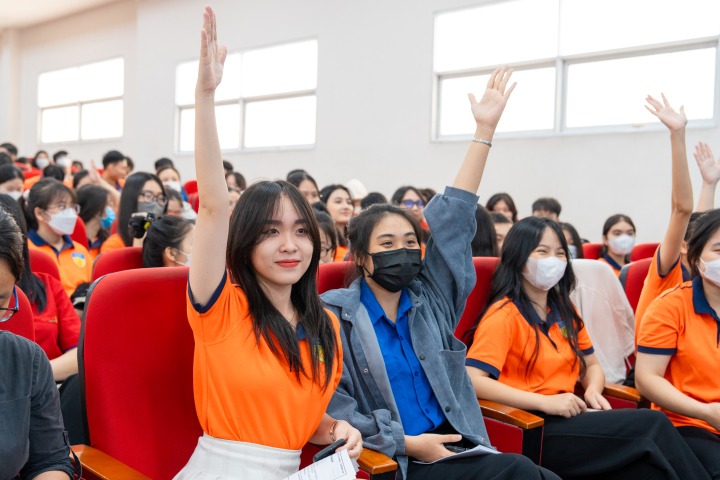 [Video] Gặp gỡ chuyên gia, Tải app 13Win Khoa Tài chính - Thương mại 13WIN13 sẵn sàng thử sức tại đấu trường đầu tư chứng khoán thực tế 77