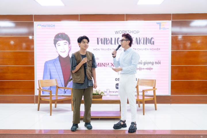 Multimedia Communication students learned to master their voice through talk show 45