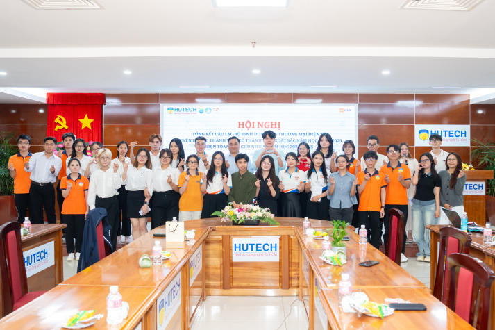 Lễ tổng kết Câu lạc bộ Kinh doanh & Thương mại điện tử: Tri ân để tiếp nối, kế thừa để bứt phá 8