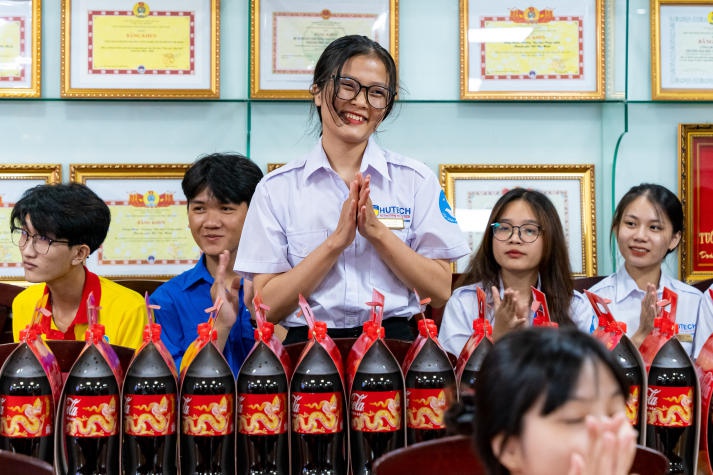 13Win 21 link không chặn Sòng Bài Trực Tuyến 13win.Com mang yêu thương đến các cô lao công qua chương trình "Xuân yêu thương” 32