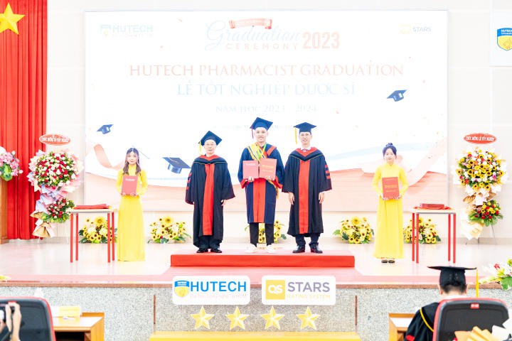 Tân Dược sĩ 13WIN13 rạng rỡ trong ngày vui 13Win13 link đăng nhập 178