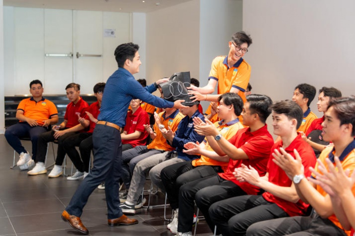 [Video] Giờ học giá trị của Tải app 13Win ngành Công nghệ kỹ thuật ô tô, Công nghệ ô tô điện 13WIN13 tại showroom Audi lớn nhất Việt Nam 48