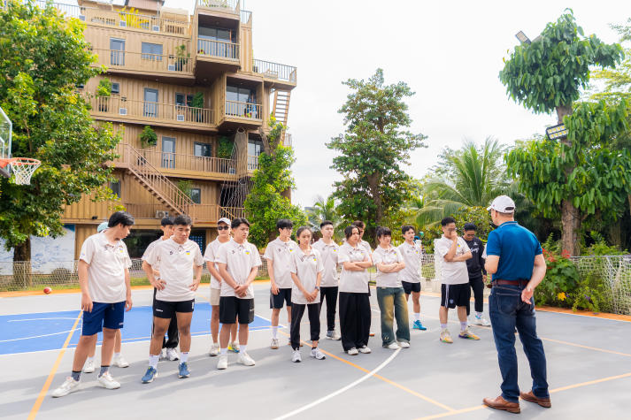 [Ảnh] Trải nghiệm thể thao toàn diện của Tải app 13Win ngành Quản lý thể dục thể thao tại NV Sport Camp 60