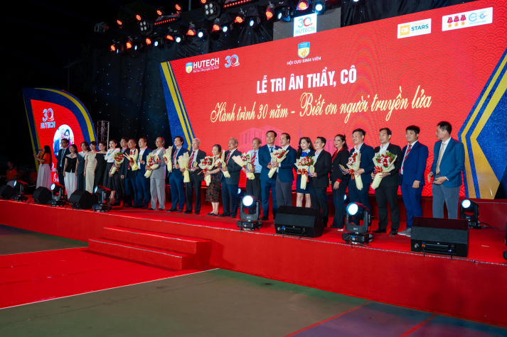 CỰU SINH VIÊN HỘI NGỘ KỶ NIỆM 30 NĂM THÀNH LẬP TRƯỜNG 35
